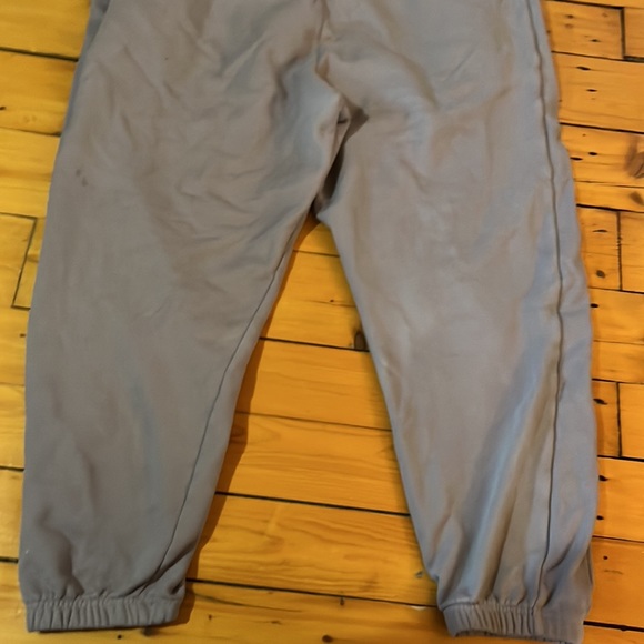 ARITZIA TNA cozy oversized dusty purple sweatpants - Picture 4 of 5